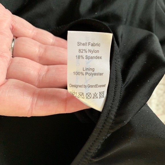 Gorgeous one piece bathing suit - Picture 7 of 7